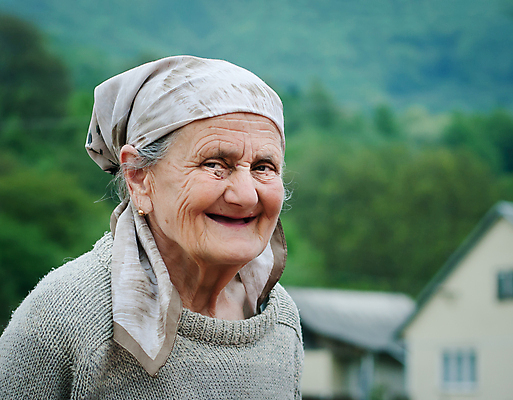 포토 JPG 해외이미지 주간 백인 1 라이프스타일 응시 여자 노년 행복 감정 얼굴 포즈 백그라운드 생각 자연 한명 미소 사람 성인 야외 햇빛 기쁨 흰색 표현 자신감 주름 은퇴 옛날 해외포토 자연요소 서양인 시선 컬러 표정 생활 신체부위 태양 생태계 파일형식 이미지허브