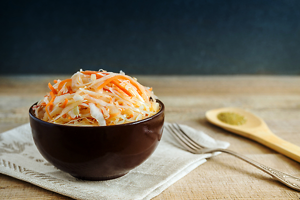 포토 JPG 해외이미지 전통 음식 채소 탁자 실내 건강 사람없음 목재 가로 당근 신선 도자기 사발 양배추 날것 피클 발효 통조림 건강식 찌그러짐 비타민C 절임 채식주의자 카피스페이스 개조 해외포토 나무 가구 컨셉 재료 뿌리채소 내부 공백 사기그릇 채식 비타민 파일형식 이미지허브