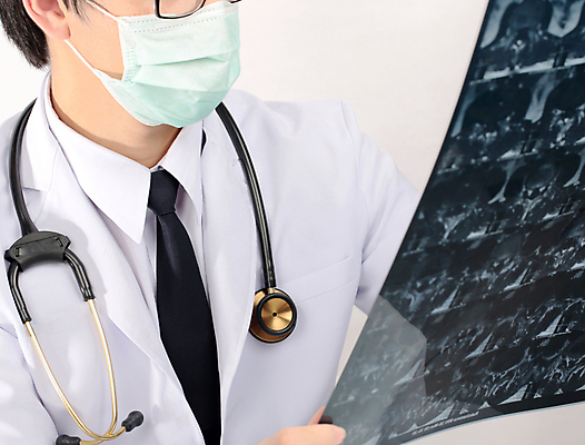 포토 JPG 해외이미지 직업 남자 백그라운드 청진기 뼈 엑스레이 건강 병원 가면 사람 사람없음 알약 약 의사 광선 흰색 잡기 균열 허파 X 암 고립 단절 돌봄 방사선 천식 해골모형 해외포토 알파벳 컬러 의학 의료기기 모션 모형 의료진 호흡기관 질병 파일형식 이미지허브