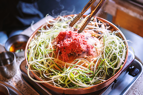 포토 JPG 해외이미지 한식 실내 집게 사람없음 아웃포커스 불고기 끓이기 소불고기 파채불고기 해외포토 음식 모션 촬영기법 내부 파일형식 이미지허브