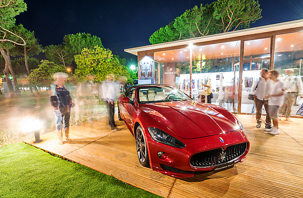 포토 JPG 해외이미지 산업 컨셉 비즈니스 자동차 사람없음 상점 이탈리아 고급 야간 쇼 모터 모터쇼 자동 해외포토 자연요소 유럽 육상교통 파일형식 이미지허브