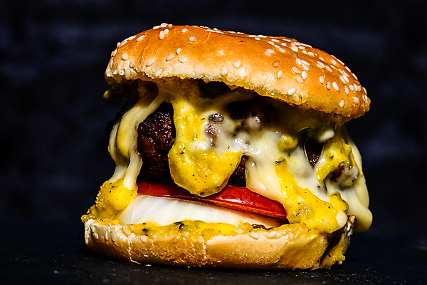 포토 JPG 해외이미지 음식 빵 토마토 채소 양파 치즈 패스트푸드 샌드위치 육류 사람없음 식사 저녁식사 소고기 햄버거 클래식 맛 피클 깨 베이컨 마요네즈 치즈버거 핸드메이드 카피스페이스 맛있는 해외포토 컨셉 식재료 유제품 돼지고기 공백 조미료 소스_음식 인스턴트 절임 파일형식 이미지허브