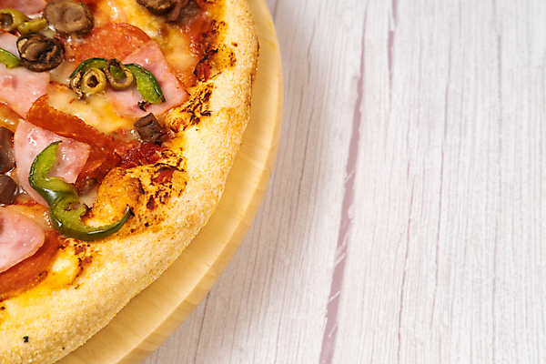 포토 JPG 해외이미지 피자 패스트푸드 실내 사람없음 나무받침 콤비네이션피자 나무배경 해외포토 백그라운드 서양음식 내부 목재 인스턴트 받침대 파일형식 이미지허브