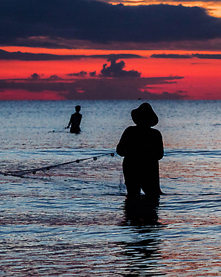 포토 JPG 해외이미지 실루엣 바다 섬 여행 낚시 사람 해변 사람없음 야외 빨간색 물 파란색 평화 맑음 황혼 일몰 그물 저녁 낚시꾼 캄보디아 옛날 파라다이스 해외포토 자연요소 아시아 컬러 컨셉 레저 날씨 촬영기법 노을 야간 파일형식 이미지허브
