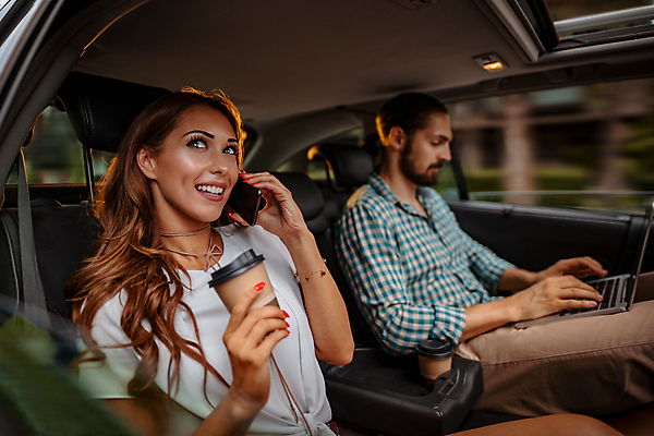 포토 JPG 해외이미지 도로 여유 커피 여행 인터넷 의자 자동차 성공 거리 대화 안전 앉기 두명 가로 노트북 스마트폰 핸드폰 운전 잡기 작업 비즈니스맨 비즈니스우먼 무선전화기 동료 속도 택시 해외포토 여자 남자 감정 길 음료 육상교통 가구 컨셉 비즈니스 관계 교통시설 모션 승용차 말하기 사람 전자제품 스마트기기 직장인 전화기 파일형식 이미지허브