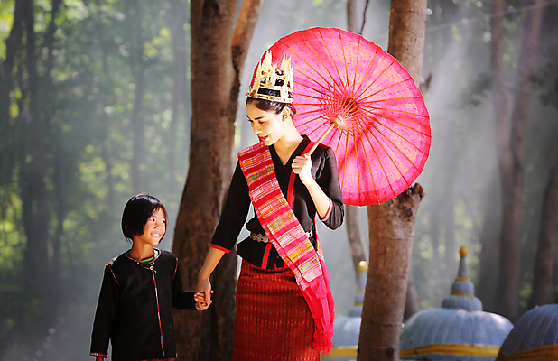 포토 JPG 해외이미지 동물 전통 라이프스타일 드레스 여자 행복 아시아 문화 얼굴 여행 백그라운드 불교 우산 가족 태국 자연 코끼리 사랑 미소 사람 동양인 인종 성인 두명 빨간색 뷰티 유행 수확 우아함 숲 라오스 내추럴 옛날 스타일 해외포토 옷 감정 나라 종교 컬러 컨셉 농업 포유류 관계 표정 생활 신체부위 생태계 파일형식 이미지허브