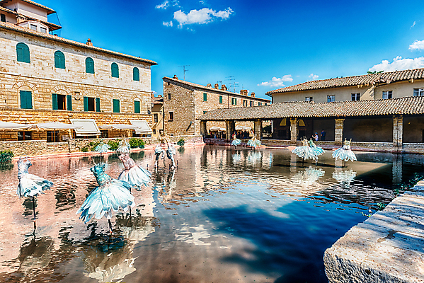 포토 JPG 해외이미지 유럽 건축양식 휴식 주택 건강 사람없음 건물 물 뷰티 마을 수영 스파 목욕 이탈리아 골동품 바위 시골 뜨거움 중세 씻기 지중해 휴양지 토스카나 해외포토 자연요소 건축물 건축 나라 바다 컨셉 청결 장소 돌_바위 수상스포츠 역사 파일형식 이미지허브