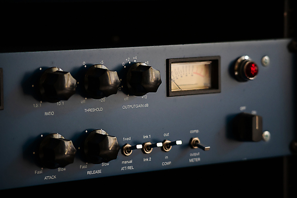 포토 JPG 해외이미지 산업 음악 파도 교통시설 자동차 사람없음 기계 소리 장비 과학기술 기구 판넬 수술 묘사 회전 오디오 시스템 스위치 공학 제어 진공 해외포토 교육 육상교통 바다 교통 의학 문화예술 기술 치료 전자제품 시설 파일형식 이미지허브