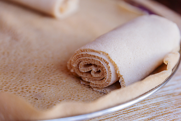 포토 JPG 해외이미지 전통 접시 문화 음식 빵 아프리카 건강 요리 사람없음 식사 덮개 흰색 원형 구멍 닫기 맛 질감 롤 밀가루 발효 팬케이크 에티오피아 채식주의자 카피스페이스 해외포토 도형 식기 나라 컬러 컨셉 모션 케이크 공백 뚜껑 가루 채식 파일형식 이미지허브