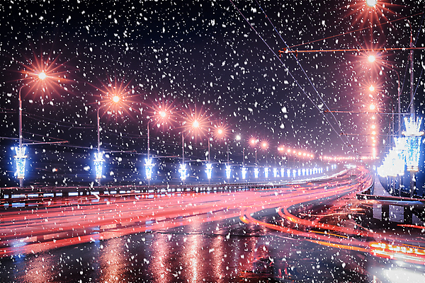 포토 JPG 해외이미지 유럽 도로 야경 가로등 사람없음 야외 빛 도시풍경 눈 도시 해외포토 자연요소 공공시설 나라 길 교통시설 날씨 풍경 야간 파일형식 풍경_경치 이미지허브