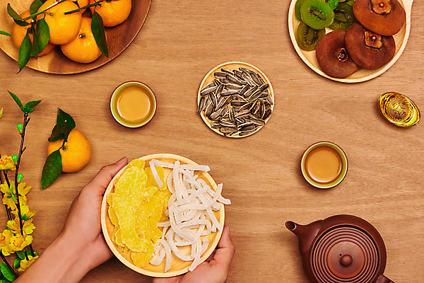 포토 JPG 해외이미지 손 꽃 귤 실내 키위 들기 신체부위 찻잔 찻주전자 곶감 건과일 나무접시 해바라기씨 나무배경 해외포토 식물 접시 백그라운드 과일 모션 주전자 잔 건조 감 씨앗 사람 내부 파일형식 이미지허브