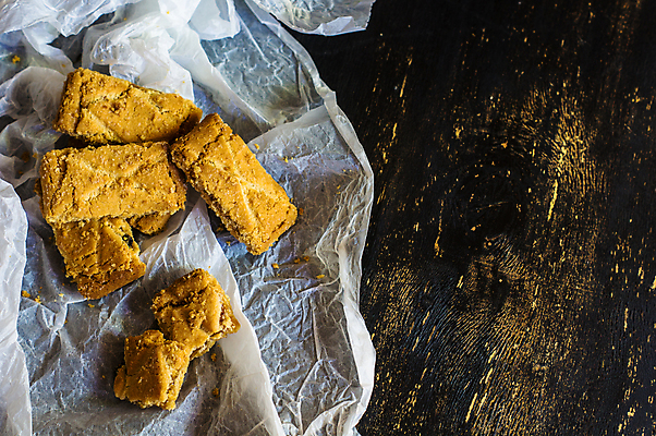 포토 JPG 해외이미지 음식 과일 디저트 사람없음 쿠키 케이크 어둠 수확 시골 달콤 맛 아침식사 사과 굽기 자두 페스츄리 해외포토 빵 컨셉 농업 식사 구이 파일형식 이미지허브