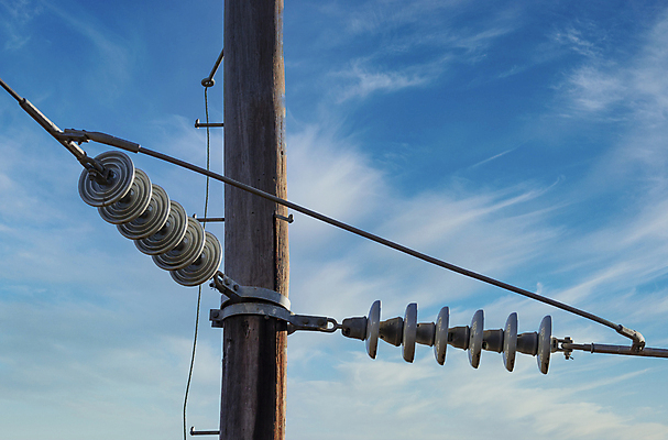 포토 JPG 해외이미지 선 하늘 사람없음 야외 파란색 환경 사진촬영 힘 전선 기둥 연결 큼 전화기 전염 철사 봉 긴장 조이기 해외포토 건축 감정 컬러 모션 촬영 질병 크기 감염 파일형식 이미지허브