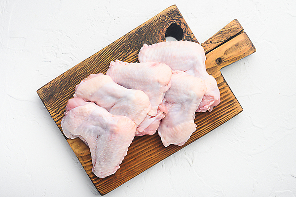 포토 JPG 해외이미지 생고기 사람없음 나무도마 닭날개 생닭 해외포토 도마 육류 목재 닭고기 닭 파일형식 이미지허브