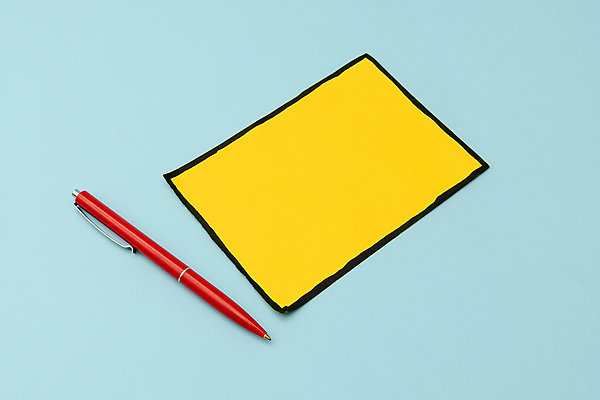 포토 JPG 해외이미지 스튜디오촬영 디자인 종이 비즈니스 탁자 아이디어 실내 사람없음 연필 펜 사무용품 공백 장비 메시지 편지 책상 흰배경 카피스페이스 해외포토 가구 백그라운드 컨셉 문구용품 학용품 내부 필기구 흰색 파일형식 이미지허브