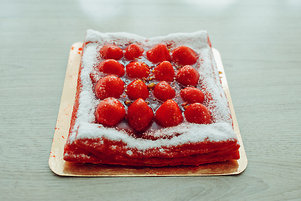 포토 JPG 해외이미지 모양 기념일 열매 음식 결혼 백그라운드 과일 딸기 디저트 발렌타인데이 사랑 요리 이벤트 사람없음 목재 장식 빨간색 케이크 축제 흰색 축하 신선 원형 생일 달콤 맛 설탕 굽기 정사각형 프로스팅 맛있는 해외포토 도형 나무 식물 감정 컬러 컨셉 재료 데이이벤트 구이 제빵 파일형식 이미지허브