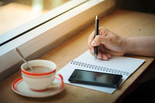 포토 JPG 해외이미지 라이프스타일 손 남자 커피 음료 백그라운드 비즈니스 통신 아침 추상 휴가 휴식 직장 사람없음 컵 스마트폰 핸드폰 펜 평화 상점 다이어리 공책 카페 수확 작업 바 잡지 주말 안심 에스프레소 전자상거래 단절 해외포토 주간 식기 컨셉 무늬 농업 회사 문구용품 육류 사람 생활 신체부위 간행물 전자제품 스마트기기 필기구 사무용품 파일형식 이미지허브