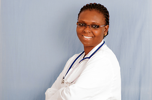 포토 JPG 해외이미지 직업 여자 행복 안경 유니폼 청진기 직장 건강 병원 한명 서기 건강관리 팔짱 검은색 공백 의사 코트 실험실 컨설턴트 돌봄 소아과의사 지능 해외포토 1 잡화 옷 감정 컬러 회사 의학 의료기기 모션 실험 관리 사람 외투 의료진 전문직 상담 파일형식 이미지허브