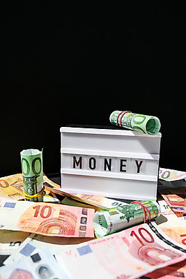 포토 JPG 해외이미지 지폐 돈 검은배경 실내 사람없음 라이트박스 해외포토 백그라운드 내부 검은색 재산 파일형식 이미지허브