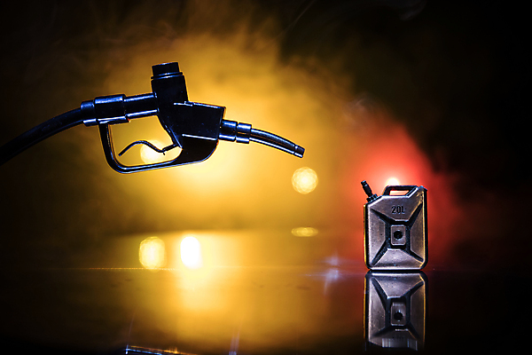 포토 JPG 해외이미지 실내 사람없음 빛 어둠 연기 오브젝트 주유기 기름통 석유통 주유건 해외포토 통 내부 기계 주유 파일형식 이미지허브