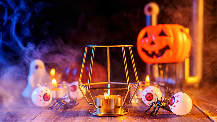 포토 JPG 해외이미지 백그라운드 컨셉 촛불 탁자 호박 사람없음 아웃포커스 장식 축제 어둠 할로윈 연기 오브젝트 잭오랜턴 호러 해외포토 가구 채소 초 촬영기법 공포 파일형식 이미지허브