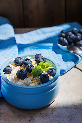 포토 JPG 해외이미지 열매 음식 백그라운드 다이어트 과일 재료 탁자 디저트 치즈 유제품 건강 사람없음 파란색 숟가락 우유 흰색 시골 신선 사발 달콤 맛 아침식사 냄비 상품 먹기 크림 유기농 블루베리 날것 부드러움 건강식 내추럴 단백질 칼슘 핸드메이드 해외포토 식물 웰빙 컬러 가구 컨셉 모션 수저 식사 감각 사기그릇 솥 영양소 파일형식 이미지허브
