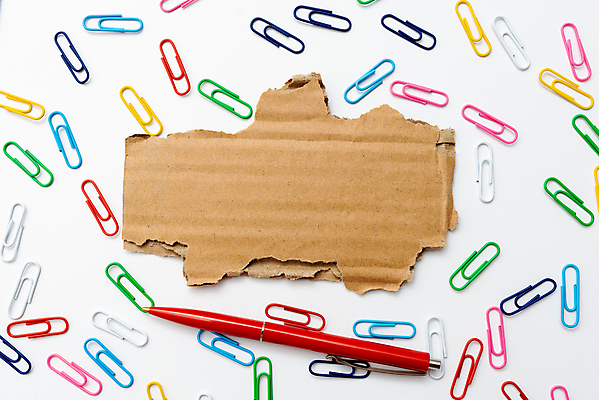 포토 JPG 해외이미지 스튜디오촬영 디자인 종이 프레임 사람없음 공백 천 흰배경 찢어짐 골판지 카피스페이스 해외포토 백그라운드 모션 실내 흰색 직물 파일형식 이미지허브