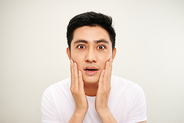 포토 JPG 해외이미지 응시 남자 실내 한명 동양인 손짓 상반신 성인 앞모습 뷰티 놀람 흰배경 자기관리 성인남자한명만 그루밍족 해외포토 1 시선 감정 뷰포인트 백그라운드 모션 표정 사람 인종 내부 흰색 남자한명만 성인남자만 파일형식 이미지허브