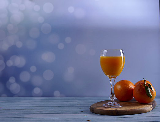 포토 JPG 해외이미지 계절 음료 음식 조각 잎 다이어트 오렌지 과일 자연 유리 탁자 귤 나선형 건강 사람없음 목재 초록색 여름 빛 식사 주스 에너지 소용돌이 껍질 흰색 신선 원형 달콤 오렌지주스 먹기 피부 오브젝트 유기농 날것 비타민 내추럴 숙성 핸드메이드 해외포토 도형 나무 식물 웰빙 컬러 가구 무늬 재료 모션 재질 신체부위 회오리 맛 과일주스 생태계 영양소 파일형식 이미지허브