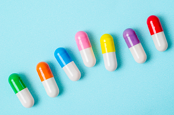포토 JPG 해외이미지 의학 실내 사람없음 알약 약 파란배경 일렬 무지개색 해외포토 백그라운드 내부 파란색 컬러풀 파일형식 이미지허브