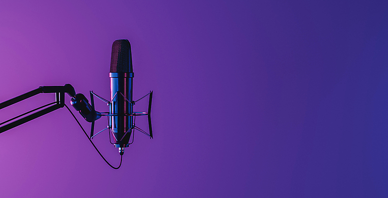 포토 JPG 해외이미지 사람없음 3D 디지털합성 마이크 오브젝트 보라색배경 카피스페이스 해외포토 음향기기 백그라운드 보라색 공백 파일형식 이미지허브