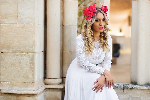 포토 JPG 해외이미지 백인 모델 헤어스타일 드레스 옷 여자 동화 요정 이야기 한명 사람 성인 빨간색 금발 뷰티 유행 궁전 낭만 수확 흰색 중세 역사 고급 우아함 복고 과거 공상 마법 여왕 르네상스 바로크 옛날 스타일 해외포토 서양인 1 컬러 컨셉 고건축 농업 파일형식 이미지허브