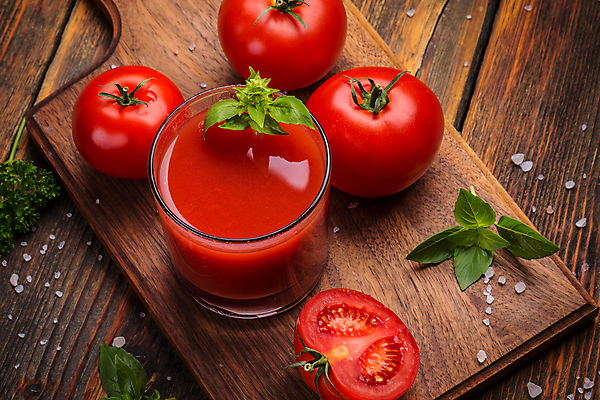 포토 JPG 해외이미지 잎 토마토 단면 잔 실내 사람없음 소금 나무도마 토마토주스 나무배경 해외포토 식물 식기 백그라운드 채소 도마 내부 목재 야채주스 파일형식 이미지허브