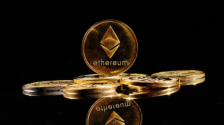 포토 JPG 해외이미지 컨셉 돈 인터넷 새로움 사람없음 금융 노란색 디지털 동전 검은색 자료 어둠 성장 황금 암호 정상 강의 발굴 심볼 리더 투자 상승 전자 고립 독립 가상 해외포토 컬러 비즈니스 경제 재산 파일형식 이미지허브