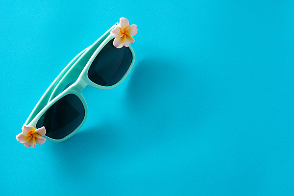 포토 JPG 해외이미지 꽃 하늘색 바캉스용품 사람없음 여름휴가 바캉스 선글라스 오브젝트 해외포토 식물 안경 휴가 파란색 파일형식 여름_계절 이미지허브