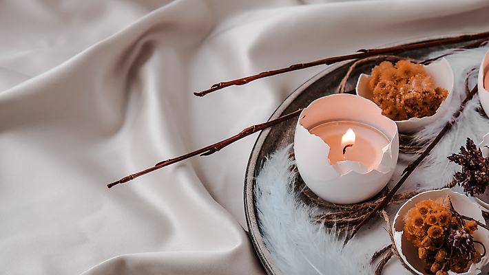 포토 JPG 해외이미지 실내 사람없음 가을 나뭇가지 천 계란껍데기 향초 드라이플라워 해외포토 나무 계절 꽃 초 내부 계란 직물 파일형식 이미지허브