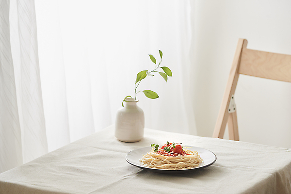 포토 JPG 해외이미지 화분 식탁 파스타 실내 사람없음 오브젝트 해외포토 탁자 서양음식 내부 파일형식 이미지허브