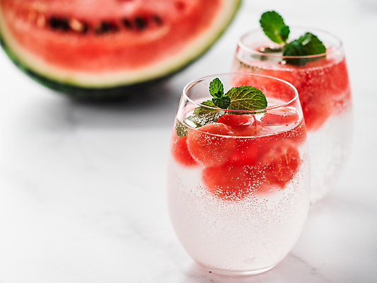 포토 JPG 해외이미지 잎 잔 수박 실내 사람없음 아웃포커스 달콤 흰배경 수박씨 수박조각 탄산수 제철과일 해외포토 식물 식기 조각 백그라운드 과일 촬영기법 씨앗 내부 물 흰색 맛 제철 파일형식 이미지허브