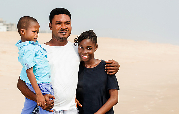 포토 JPG 해외이미지 라이프스타일 여자 남자 딸 행복 아들 어린이 모래 바다 가족 바람 휴가 함께함 3 사람 소년 성인 야외 세명 물 부모 기쁨 아빠 작음 해외포토 자연요소 감정 컨셉 관계 날씨 생활 크기 파일형식 이미지허브