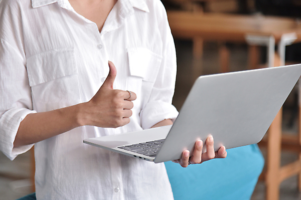 포토 JPG 해외이미지 직업 학생 라이프스타일 여자 행복 백그라운드 인터넷 비즈니스 통신 성공 관리 사람 사람없음 노트북 컴퓨터 타이핑 잡기 업무 비즈니스우먼 네트워크 무선전화기 경영자 비서 온라인 프리랜서 해외포토 감정 컨셉 모션 생활 전자제품 작업 직장인 전화기 리더 파일형식 이미지허브