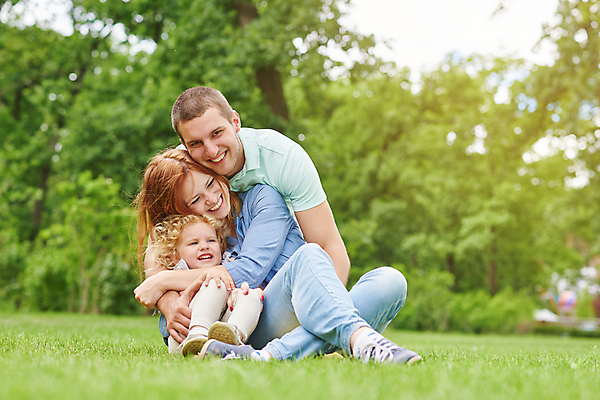 포토 JPG 해외이미지 라이프스타일 커플 공원 딸 행복 어린이 가족 포옹 자연 엄마 휴가 휴식 함께함 건강 사랑 야외 세명 부모 소풍 정원 봄 활발 기쁨 아기 아빠 주말 해외포토 계절 공공시설 감정 컨셉 관계 안기 사람 생활 야외활동 생태계 파일형식 이미지허브
