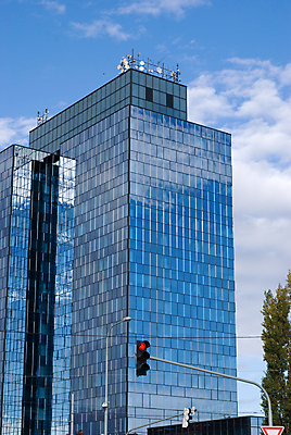 포토 JPG 해외이미지 구름 유럽 건축양식 유리 하늘 사람없음 건물 파란색 도시 프라하 철강 해외포토 자연요소 건축물 건축 나라 컬러 재질 체코 파일형식 이미지허브