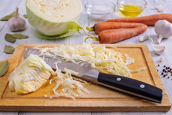 포토 JPG 해외이미지 라이프스타일 음식 다이어트 채소 재료 탁자 도마 건강 마늘 요리 사람없음 목재 머리 주방 저녁식사 당근 샐러드 신선 칼 상품 자르기 먹기 준비 유기농 양배추 날것 슬라이스 레시피 비타민 건강식 무생채 채식주의자 디톡스 개조 비건 해외포토 나무 웰빙 가구 모션 주방용품 뿌리채소 생활 신체부위 식사 채식 영양소 파일형식 이미지허브