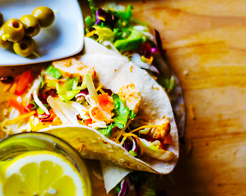 포토 JPG 해외이미지 접시 음식 빵 다이어트 토마토 채소 양파 치즈 샌드위치 건강 육류 옥수수 요리 사람없음 식사 저녁식사 치킨 줄무늬 샐러드 소고기 튀김 덮개 신선 뜨거움 맛 그릴 아침식사 애피타이저 상추 바비큐 굽기 올리브 브런치 롤 후추 칠면조 점심식사 케밥 피타 맛있는 해외포토 식기 열매 컨셉 무늬 식재료 조류 주방용품 유제품 곡류 뚜껑 구이 향신료 닭고기요리 파일형식 이미지허브