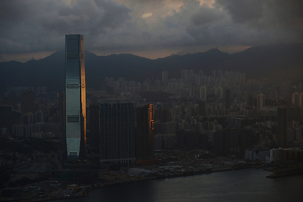 포토 JPG 해외이미지 아시아 섬 비즈니스 건축양식 하늘 아침 산 풍경 사람없음 건물 금융 도시풍경 일출 항구 고층빌딩 중국 새벽 광선 도시 도심 장면 홍콩 스카이라인 절정 해외포토 주간 자연요소 건축물 건축 나라 교통시설 빌딩 경제 노을 파일형식 이미지허브