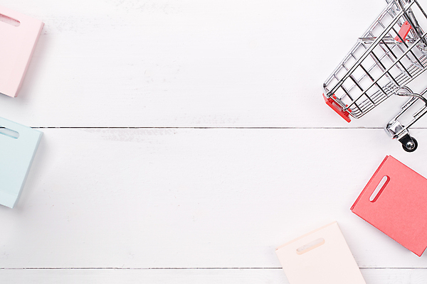 포토 JPG 해외이미지 실내 사람없음 쇼핑 쇼핑백 쇼핑카 미니어처 오브젝트 흰배경 카피스페이스 해외포토 백그라운드 가방 내부 모형 카트 공백 흰색 파일형식 이미지허브