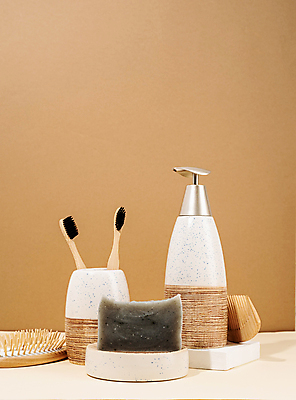 포토 JPG 해외이미지 사람없음 갈색 머리빗 에코 친환경 비누 공병 양치컵 천연비누 친환경제품 대나무칫솔 해외포토 컬러 컵 위생용품 환경 양치 미용용품 칫솔 병_담는 파일형식 이미지허브