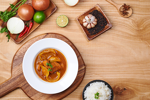 포토 JPG 해외이미지 식재료 밥 실내 사람없음 하이앵글 카레 카레요리 나무배경 해외포토 음식 뷰포인트 백그라운드 내부 파일형식 이미지허브