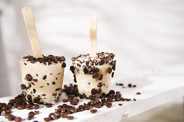 포토 JPG 해외이미지 커피 음식 백그라운드 다이어트 아이스크림 디저트 프레임 사람없음 장식 컵 갈색 냉동 힘 우유 흰색 신선 달콤 크림 상쾌 요거트 섞기 스무디 해외포토 식기 감정 음료 컬러 유제품 건강 맛 파일형식 이미지허브