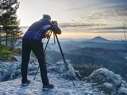 포토 JPG 해외이미지 직업 손 여행 신체 자연 하늘 성공 산 한명 사람 야외 여름 숫자 여행객 카메라 계곡 봄 거울 하이킹 자유 안개 가을 바위 흰색 소나무 업무 발사 사진사 날씬함 언덕 삼각대 내추럴 뿌연 절정 하이커 해외포토 나무 문자 1 계절 컬러 컨셉 레저 날씨 신체부위 전자제품 돌_바위 작업 작가 몸매 생태계 파일형식 이미지허브